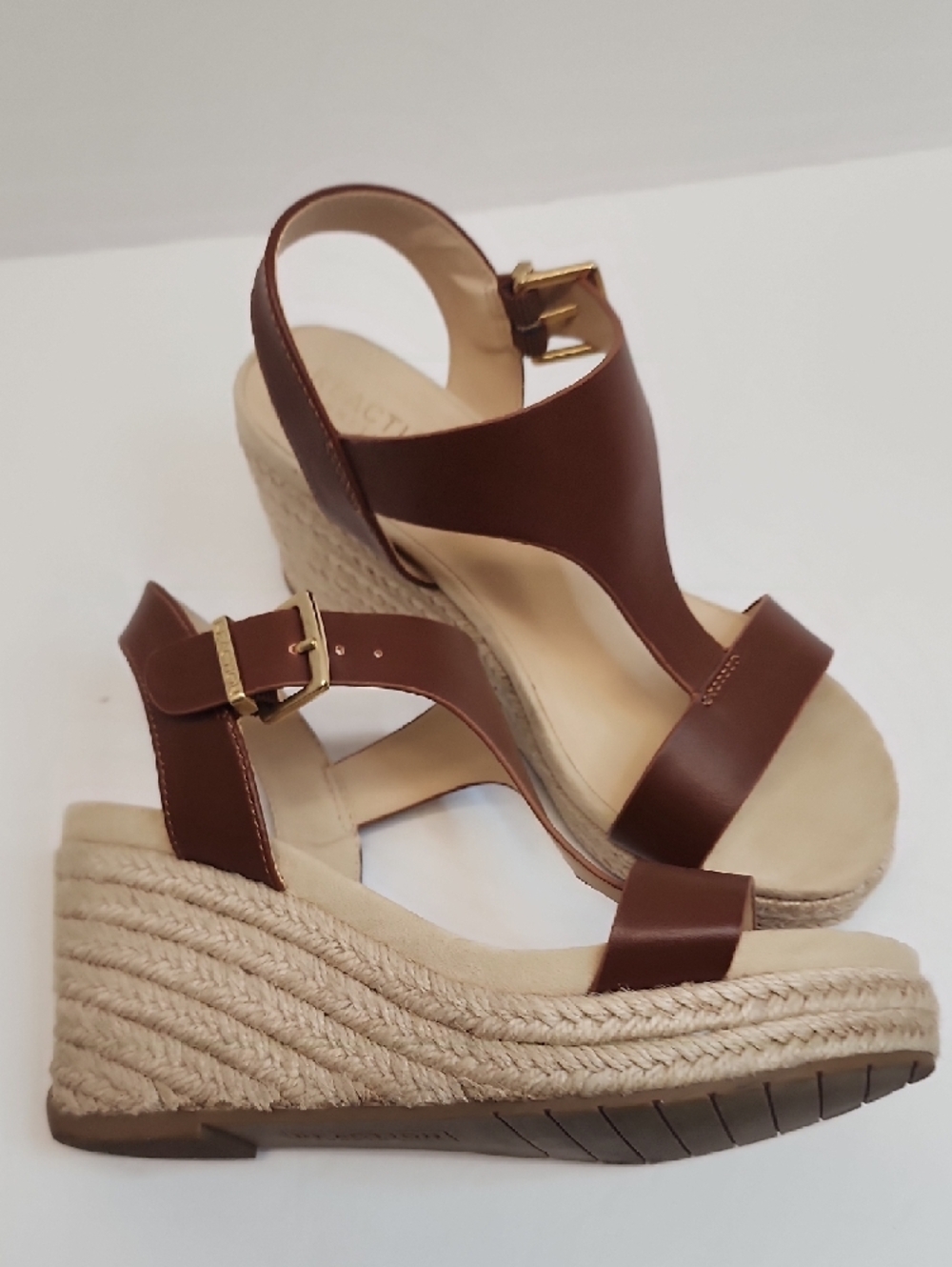 Kenneth Cole Reaction Brown T-Strap Wedge Sandals Size 5